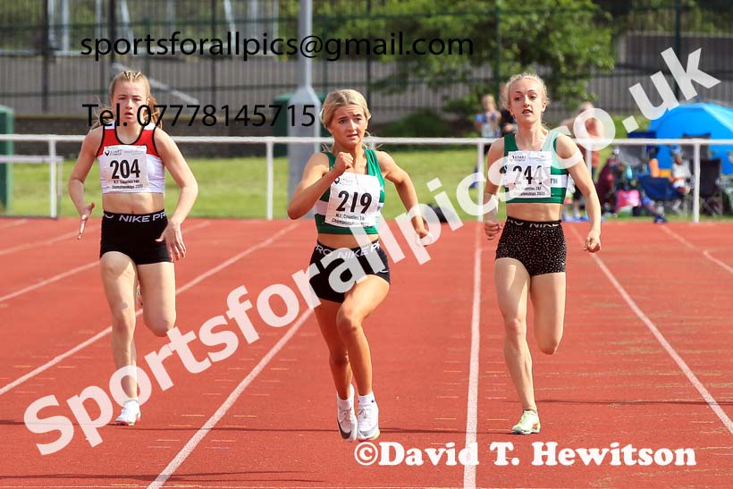 Women and Girls 200 metres, 2022 North Eastern Track and Field Champs., Middlesbrough. David T. Hewitson/Sports for All Pics